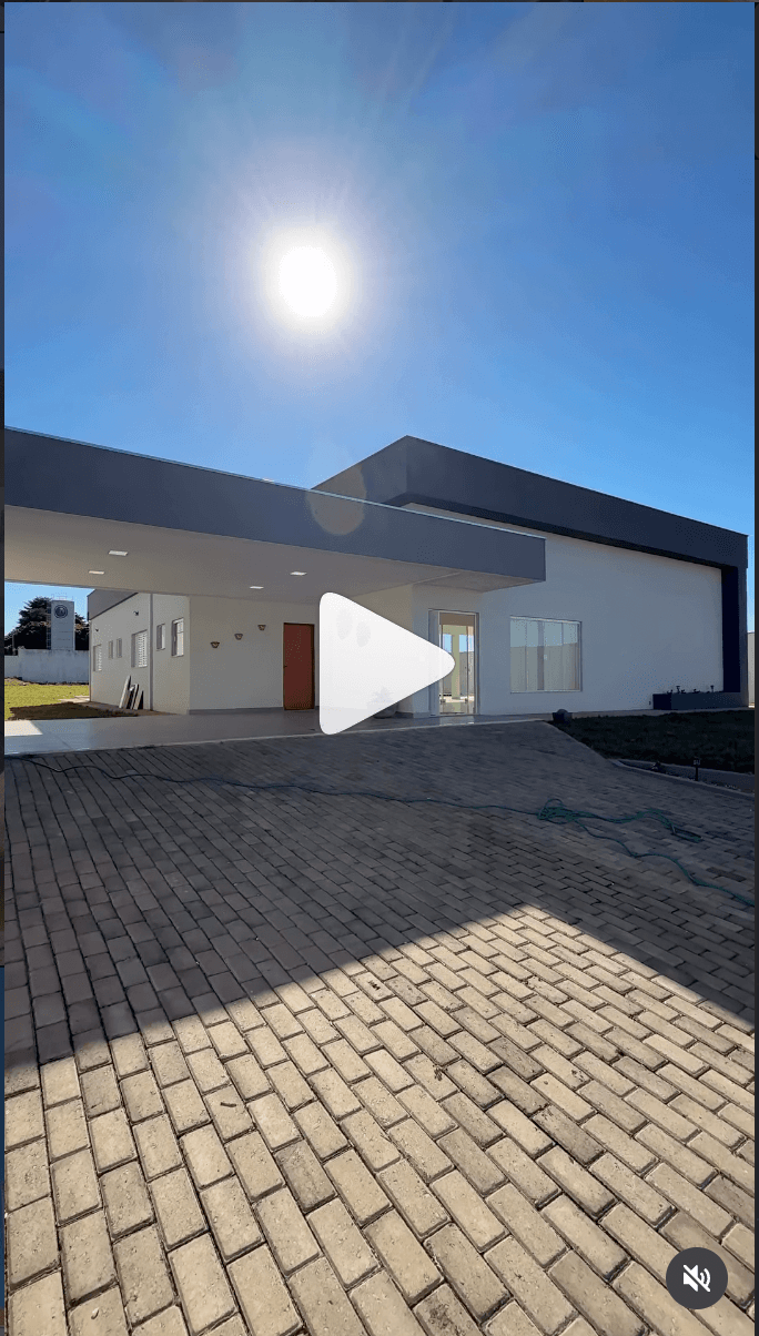 Chácara alto padrão no condomínio campo alegre
04 suítes sendo uma master com closet
A chácara conta com 2.250m/2 de terreno e 310 m/2 de construção
Acabamentos escolhidos para oferecer conforto e paz nessa linda chácara
Piscina com aquecimento
06 banheiros no total
📍 São Sebastião do Paraíso