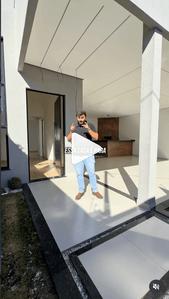 Casa no bairro Mediterrane, casa muito bem dividida e moderna
03 quartos sendo uma suíte master com closet
Quartos grandes
Área de churrasco com muito espaço
Cozinha com ilha
Sala ampla com pé direito duplo
03 banheiros
R$780.000,00